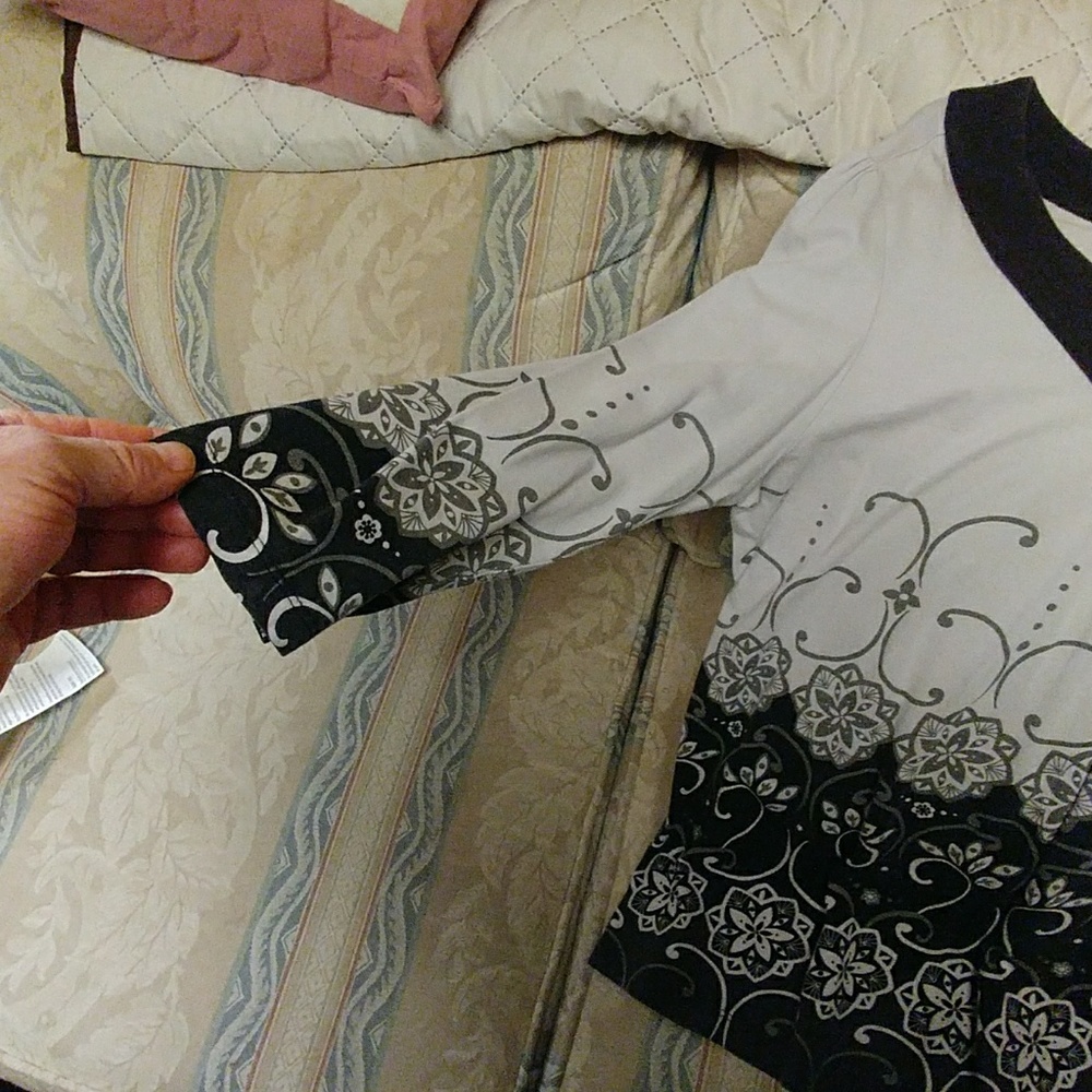 Blouse - Picture 2 of 3